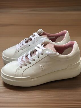 Bogner Hollywood Leather Sneakers White Shearling Pink Accent Size 7 EUC
